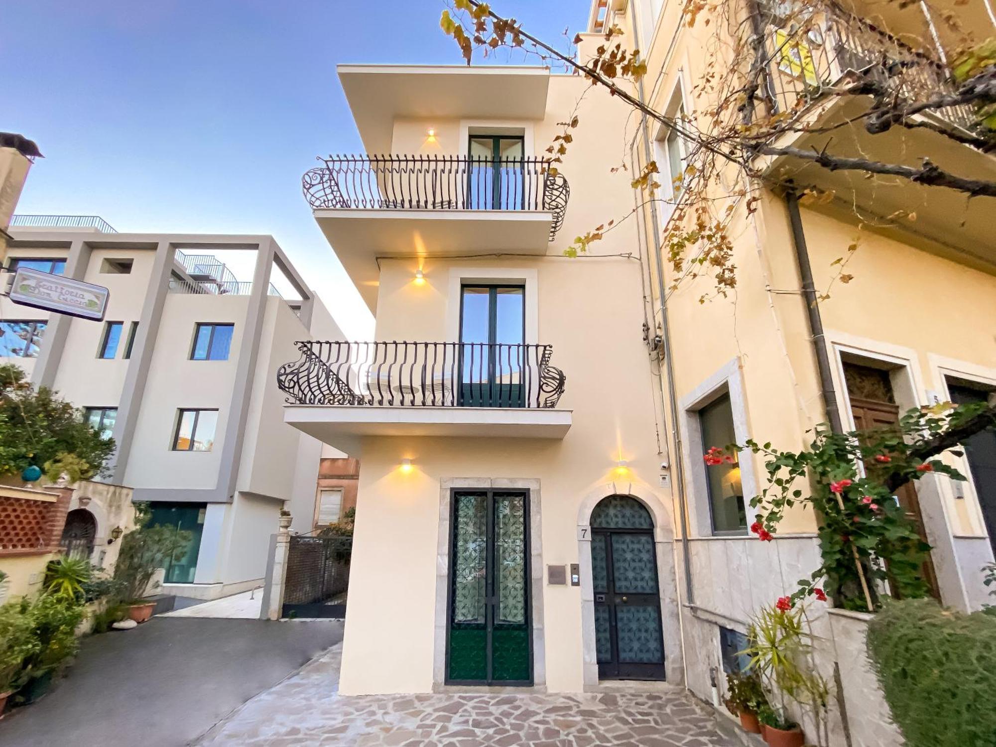Longo Suites Taormina Exteriör bild